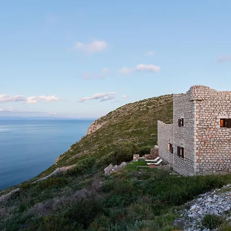 Taenarioum Antico - Mani Stone Tower With Sea View بيت للعطل Paliros
