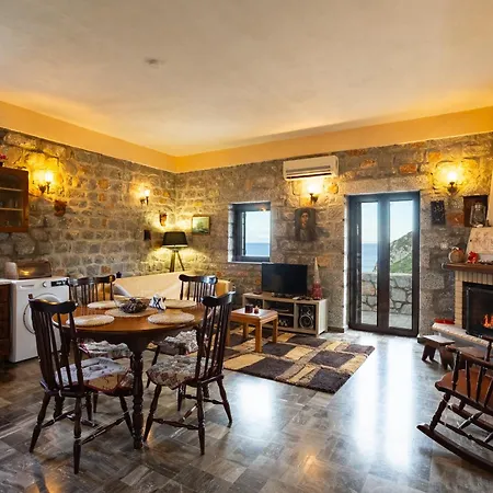 Prázdninový dům Taenarioum Antico - Mani Stone Tower With Sea View *