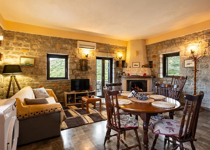 Taenarioum Antico - Mani Stone Tower With Sea View