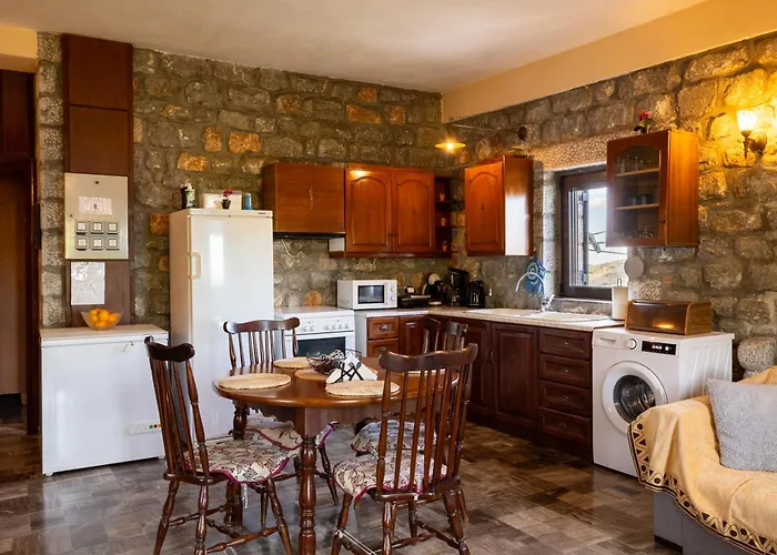 Taenarioum Antico - Mani Stone Tower With Sea View بيت للعطل *