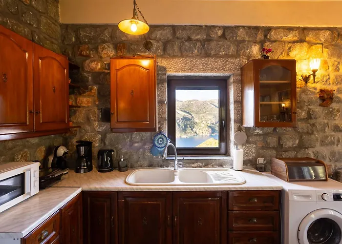 Taenarioum Antico - Mani Stone Tower With Sea View بيت للعطل