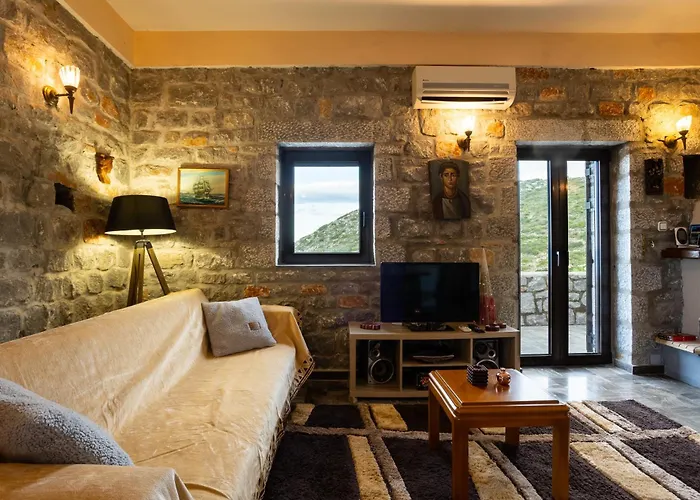 Taenarioum Antico - Mani Stone Tower With Sea View