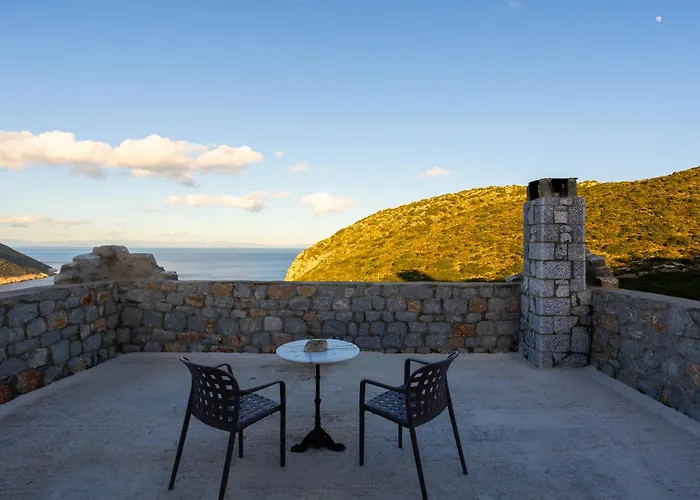 Taenarioum Antico - Mani Stone Tower With Sea View بيت للعطل *
