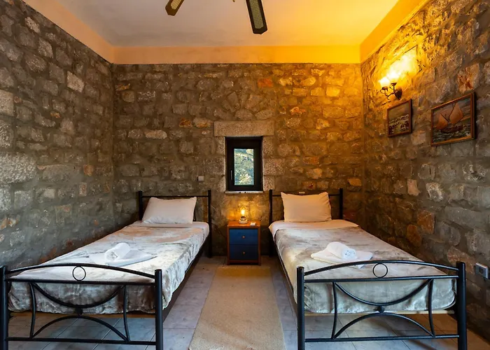 Taenarioum Antico - Mani Stone Tower With Sea View بيت للعطل Paliros